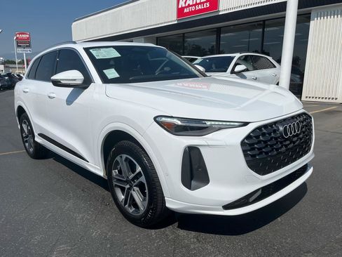 Used 2025 Audi Q5 Premium Plus w/ Premium Plus AWD/4WD image 2