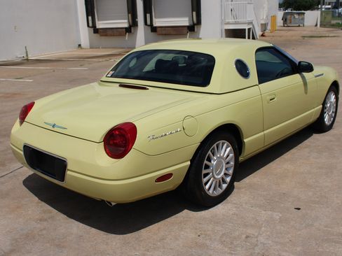 Used 2005 Ford Thunderbird RWD image 24
