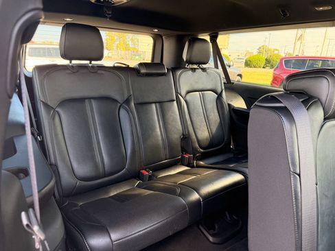 Used 2024 Jeep Wagoneer L Series II image 17