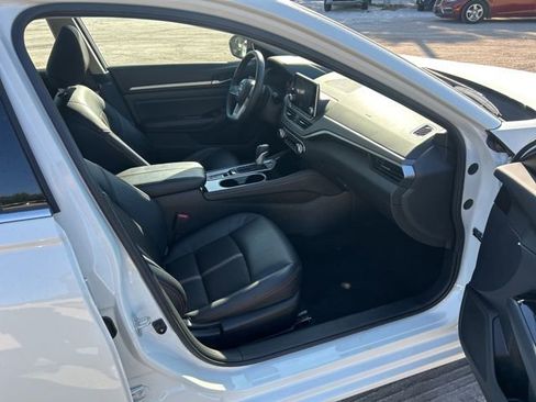 Used 2025 Nissan Altima 2.5 SR image 9
