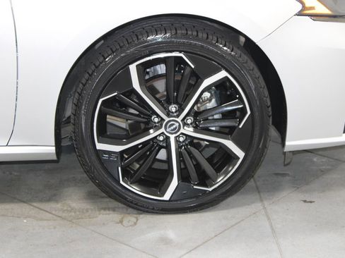 Used 2024 Nissan Altima 2.5 SR image 12