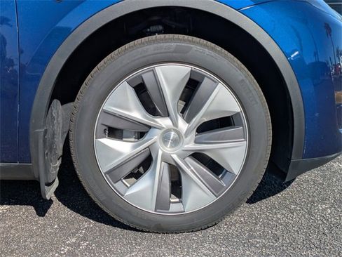 Used 2023 Tesla Model Y Long Range image 11