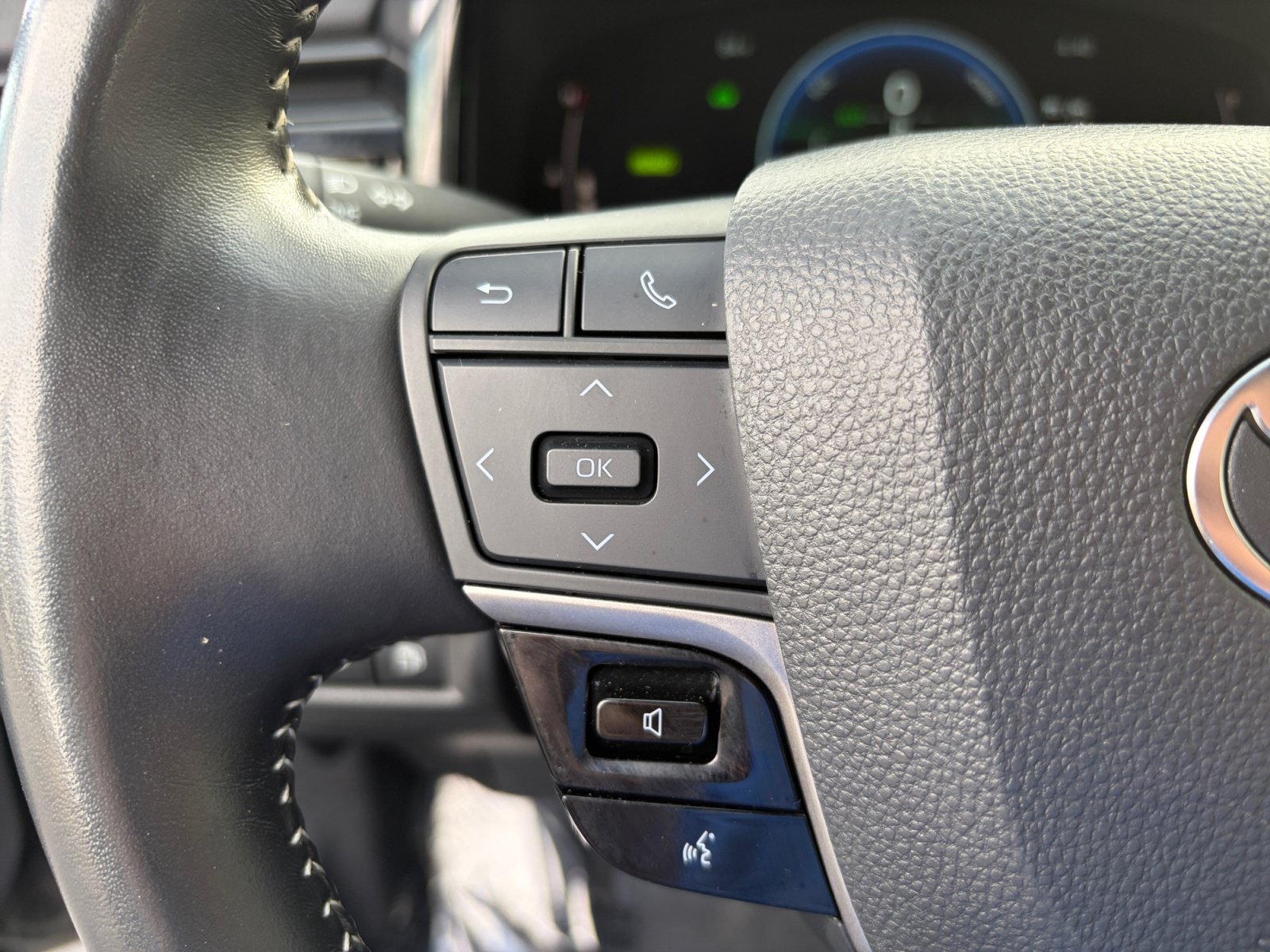 Used 2025 Toyota Camry SE FWD image 14