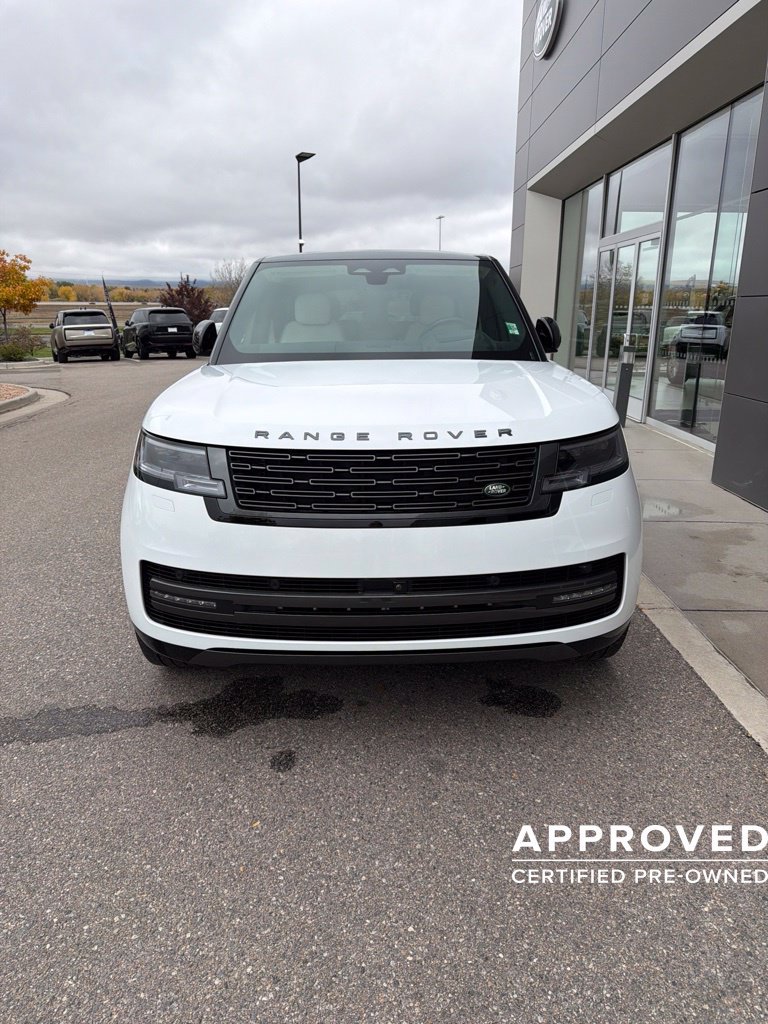 Used 2025 Land Rover Range Rover SE AWD/4WD image 2