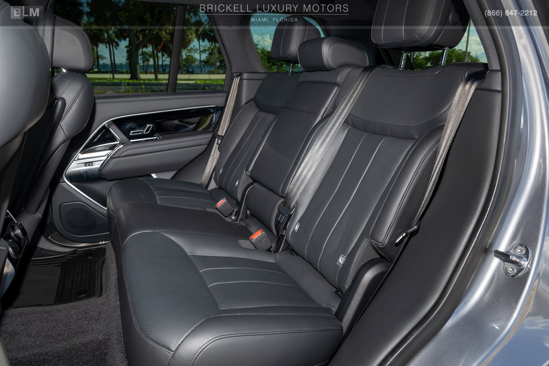 Used 2024 Land Rover Range Rover SE AWD/4WD image 8