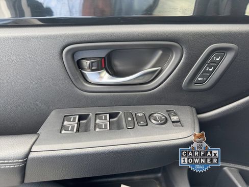 Used 2025 Honda Pilot EX-L image 16