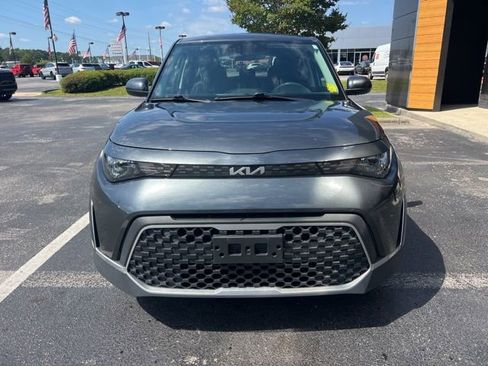 Used 2023 Kia Soul LX FWD image 2