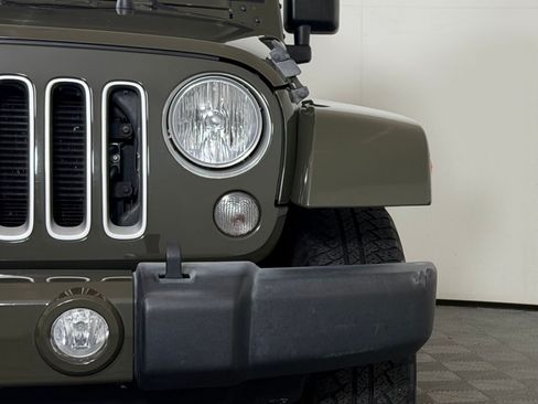 Used 2016 Jeep Wrangler Sahara w/ Connectivity Group AWD/4WD image 11
