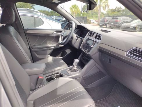 Used 2023 Volkswagen Tiguan SE R-Line FWD image 4
