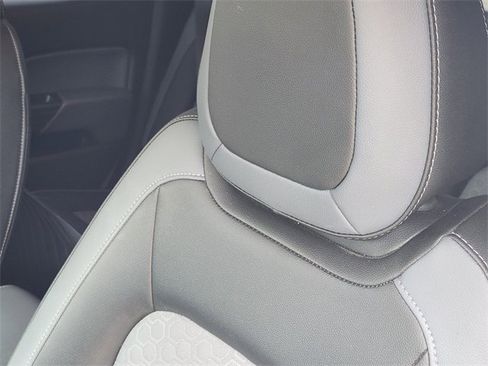 Used 2022 Chevrolet Colorado Z71 w/ Safety Package AWD/4WD image 19