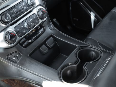 Used 2020 Chevrolet Tahoe LT AWD/4WD image 16