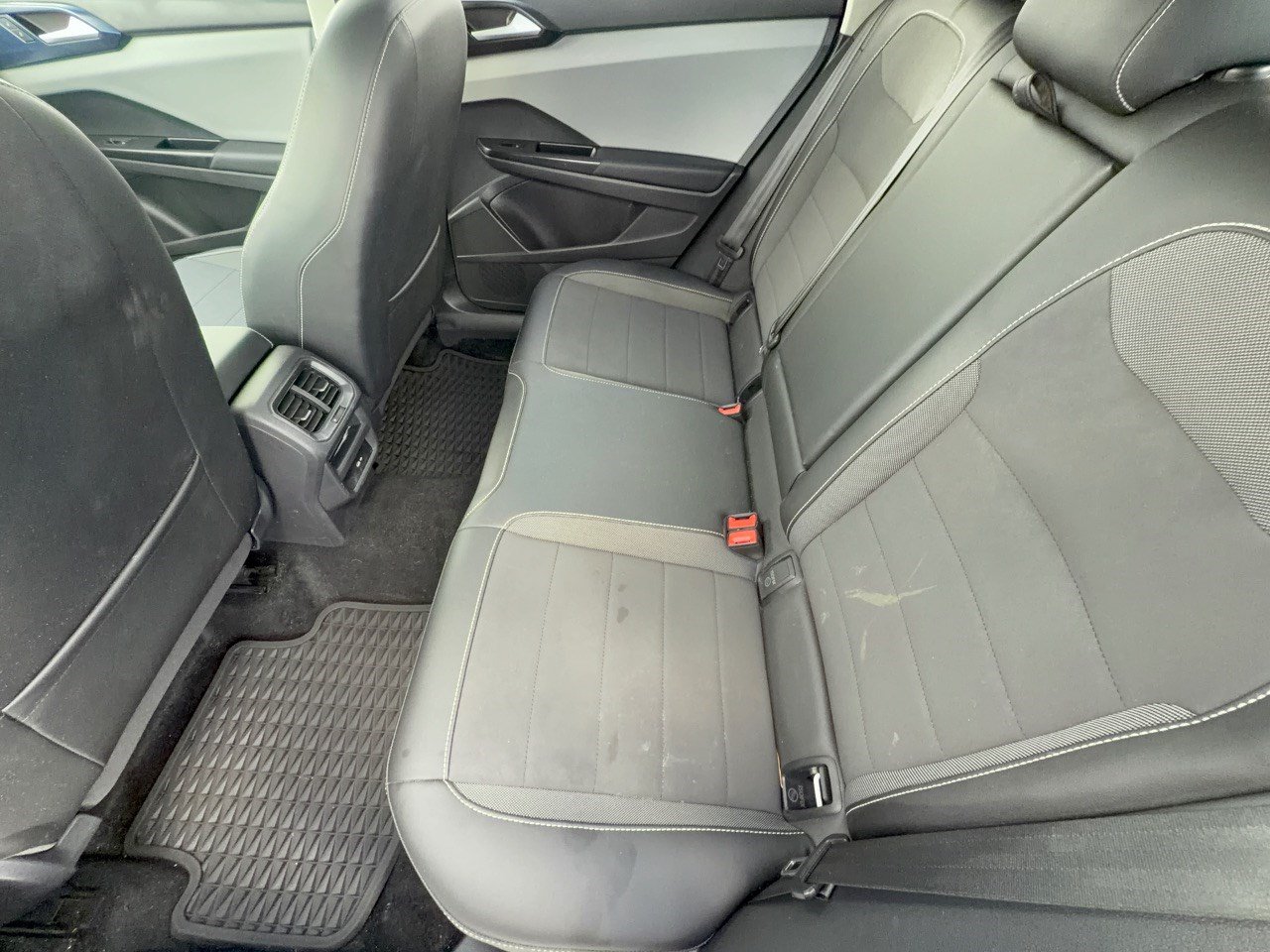 Used 2022 Volkswagen Taos SE w/ Panoramic Sunroof Package FWD image 25
