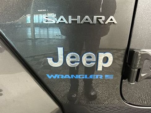 Used 2023 Jeep Wrangler Unlimited Sahara w/ Cold Weather Group AWD/4WD image 9