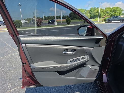 Used 2024 Nissan Sentra SV FWD image 12
