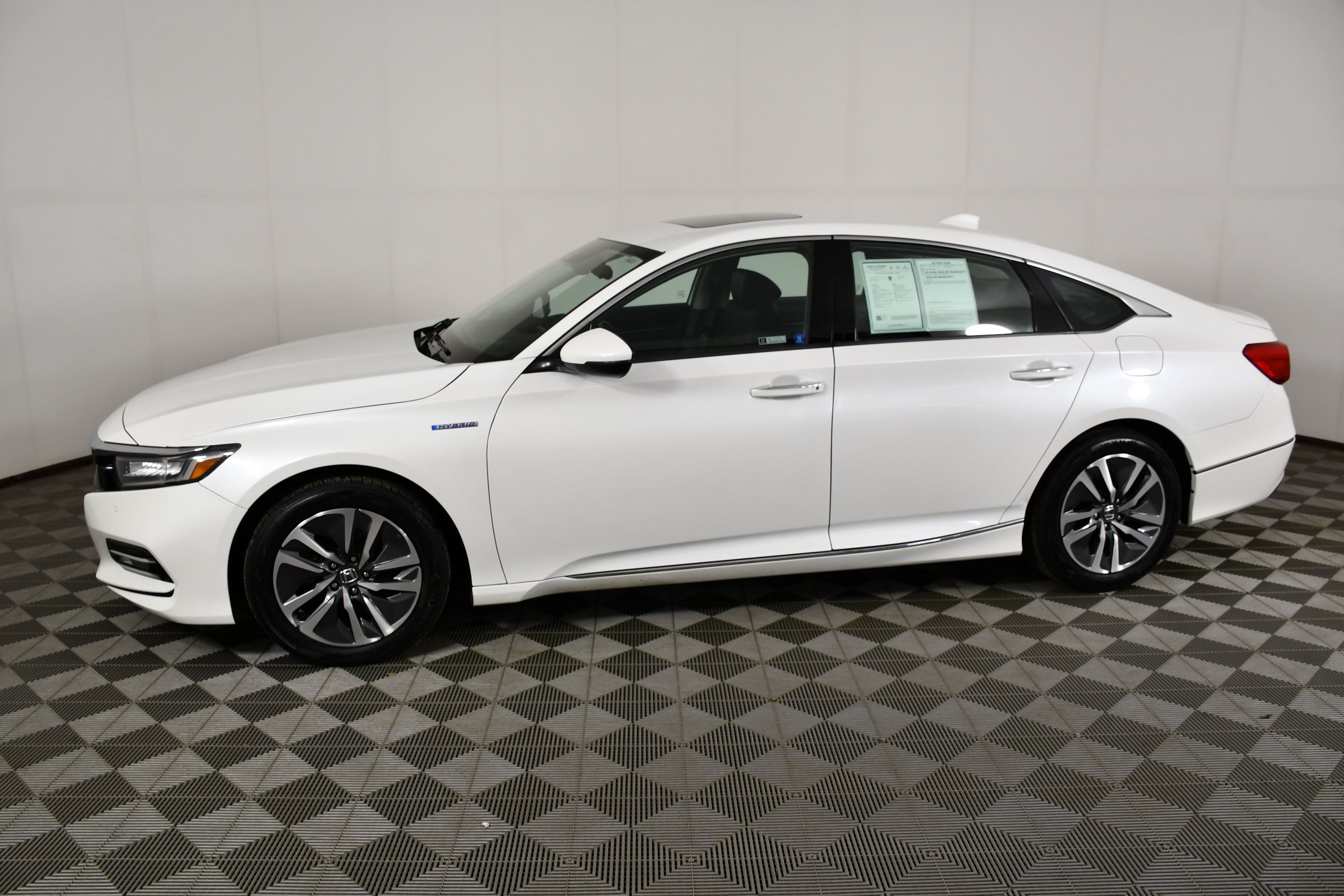 Used 2018 Honda Accord Touring image 9