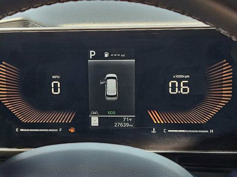 Used 2025 Kia Carnival FWD image 27