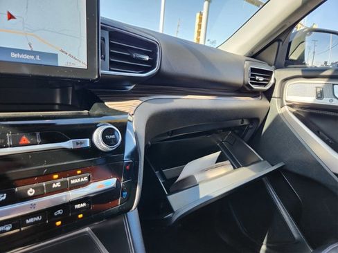 Used 2024 Ford Explorer Limited image 15