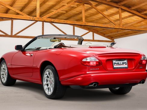 Used 2000 Jaguar XK8 Convertible RWD image 3