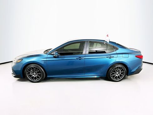 Used 2025 Toyota Camry SE FWD image 6