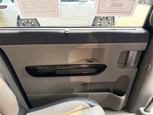 Used 2017 Kia Sedona SX FWD image 30