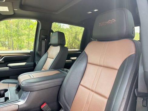 Used 2025 Chevrolet Silverado 2500 High Country w/ High Country Premium Package AWD/4WD image 14