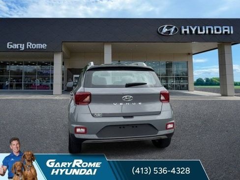 Used 2022 Hyundai Venue Limited w/ Cargo Package FWD image 7