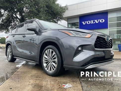 Used 2020 Toyota Highlander Platinum FWD image 1