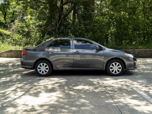 Used 2013 Toyota Corolla L FWD image 10