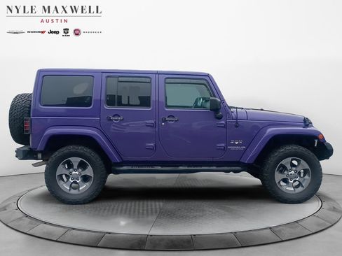 Used 2017 Jeep Wrangler Unlimited Sahara w/ Connectivity Group AWD/4WD image 17