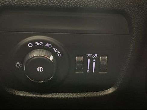 Used 2024 Jeep Grand Cherokee Limited image 38