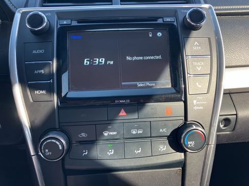 Used 2017 Toyota Camry SE image 13