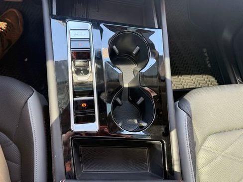 Certified 2025 Volkswagen Atlas Peak Edition SE AWD/4WD image 26
