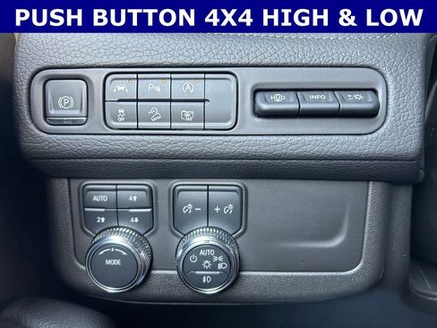 Used 2024 GMC Yukon Denali image 18