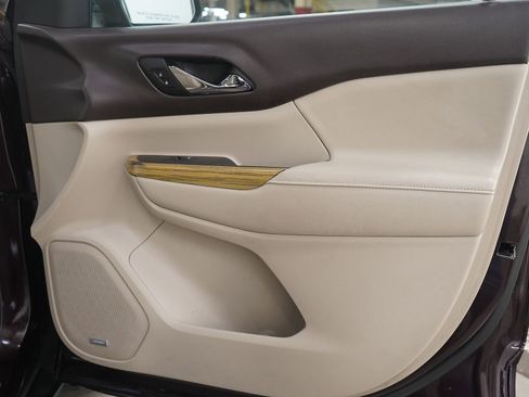 Used 2018 GMC Acadia Denali w/ Technology Package image 9