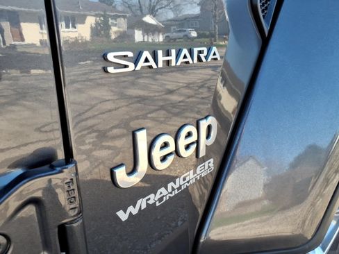 Used 2021 Jeep Wrangler Unlimited Sahara AWD/4WD image 31
