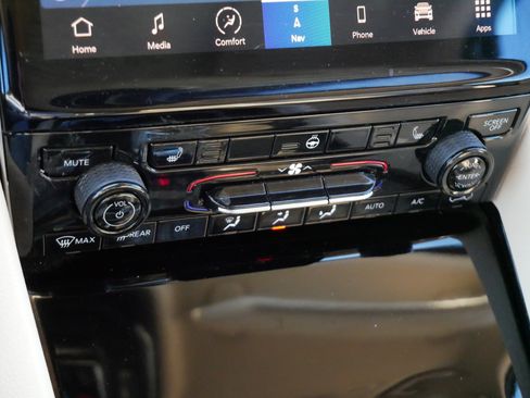 Used 2021 Jeep Grand Cherokee L Limited image 23