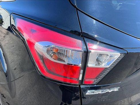 Used 2018 Ford Escape SE w/ Ford Safe & Smart Package AWD/4WD image 31