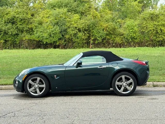 Used 2009 Pontiac Solstice GXP w/ Premium Package RWD image 34