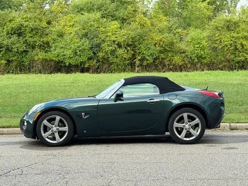 Used 2009 Pontiac Solstice GXP w/ Premium Package RWD image 34