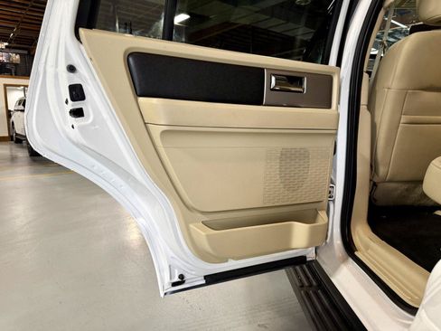 Used 2015 Ford Expedition XLT RWD image 17