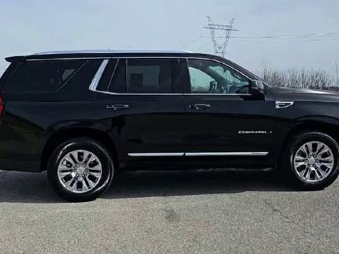 Used 2025 GMC Yukon Denali AWD/4WD image 9