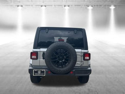 Used 2020 Jeep Wrangler Unlimited Sahara AWD/4WD image 4