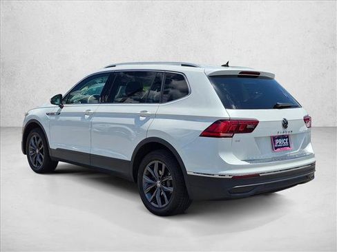 Used 2023 Volkswagen Tiguan SE w/ Panoramic Sunroof Package FWD image 8