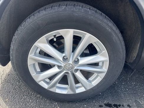 Used 2018 Nissan Rogue Sport SV AWD/4WD image 28