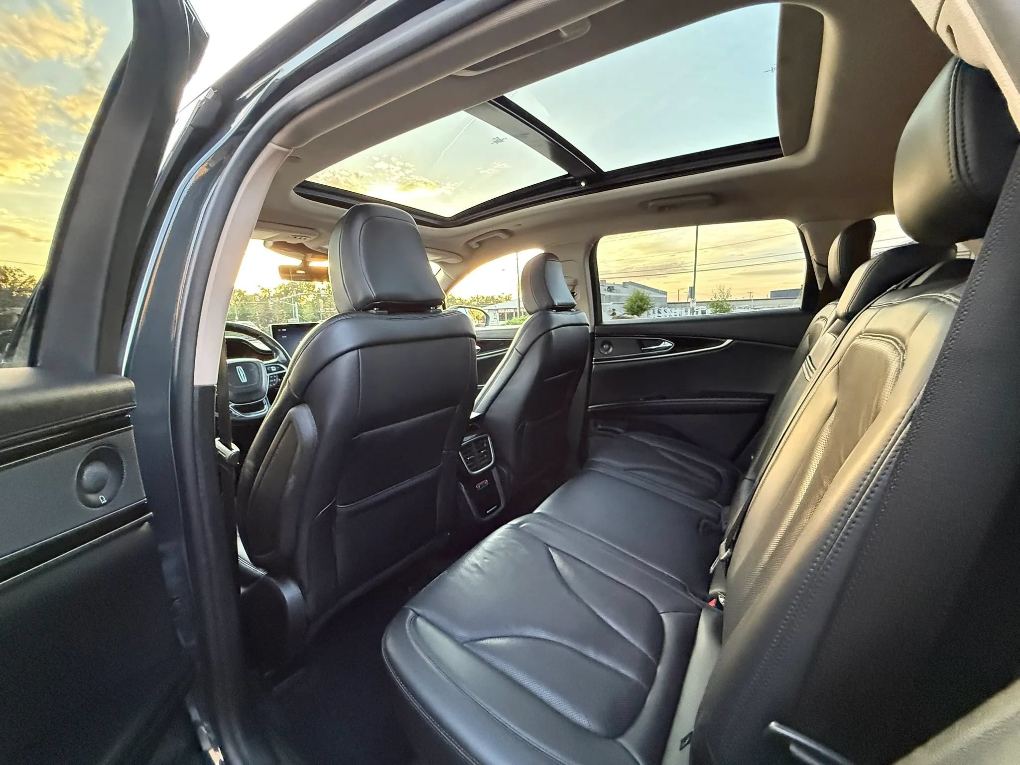 Used 2023 Lincoln Nautilus Reserve w/ Luxury Package AWD/4WD image 13