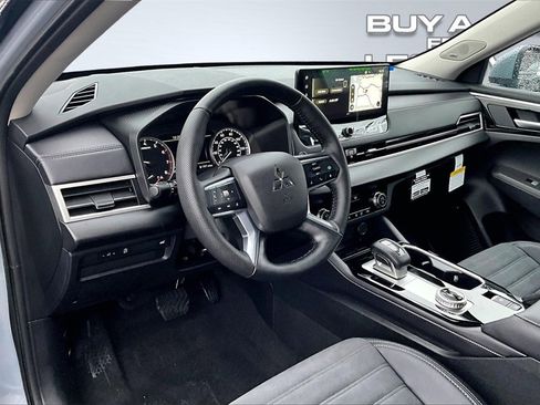 New 2026 Mitsubishi Outlander ES image 6