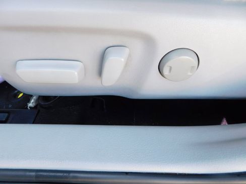 Used 2012 Toyota Camry LE image 27