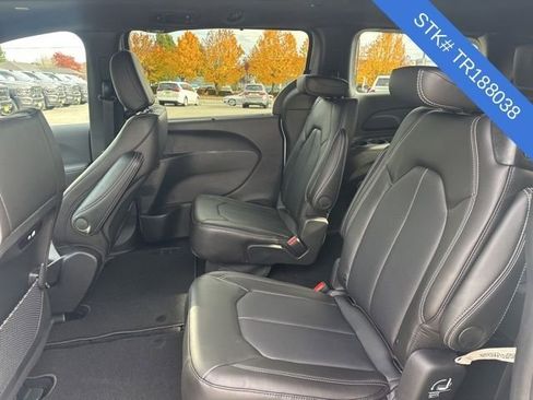 New 2026 Chrysler Pacifica Select image 5