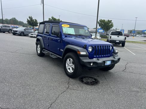 Used 2018 Jeep Wrangler Unlimited Sport S AWD/4WD image 3