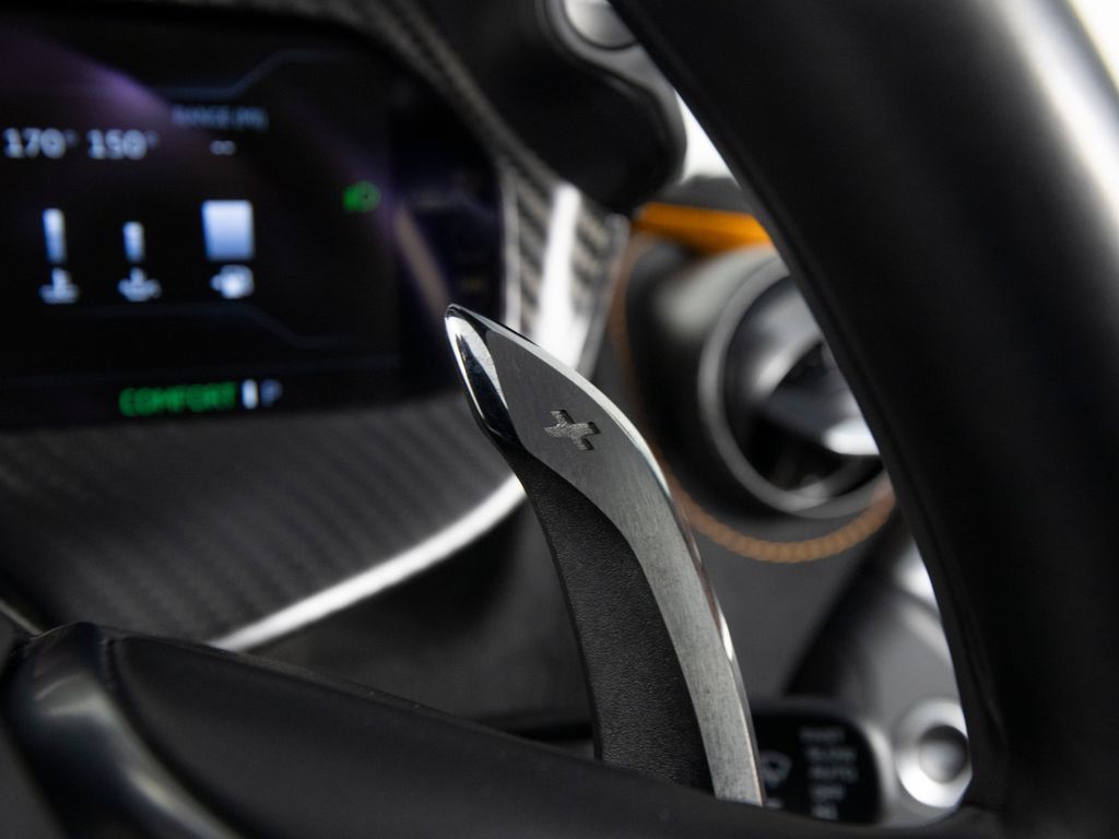 Used 2024 McLaren 750S Spider RWD image 22